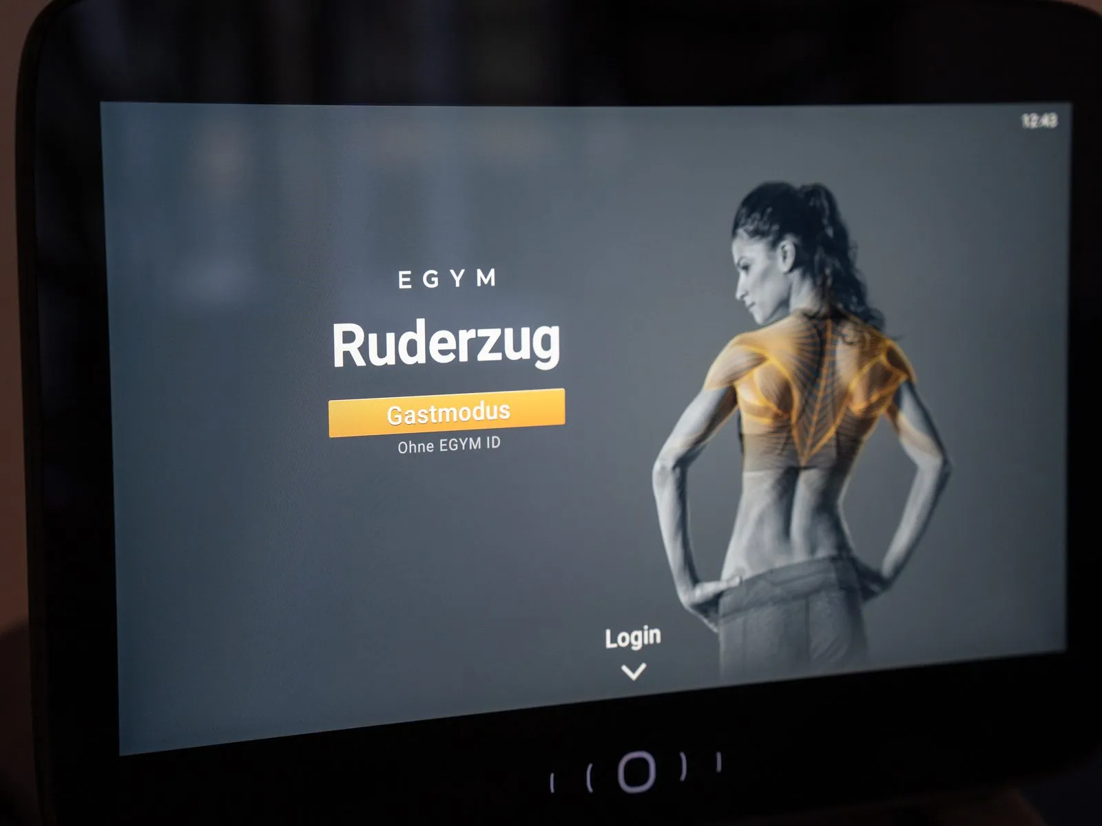 EGYM-Bedienbildschirm zeigt eine individuell eingestellte Übung