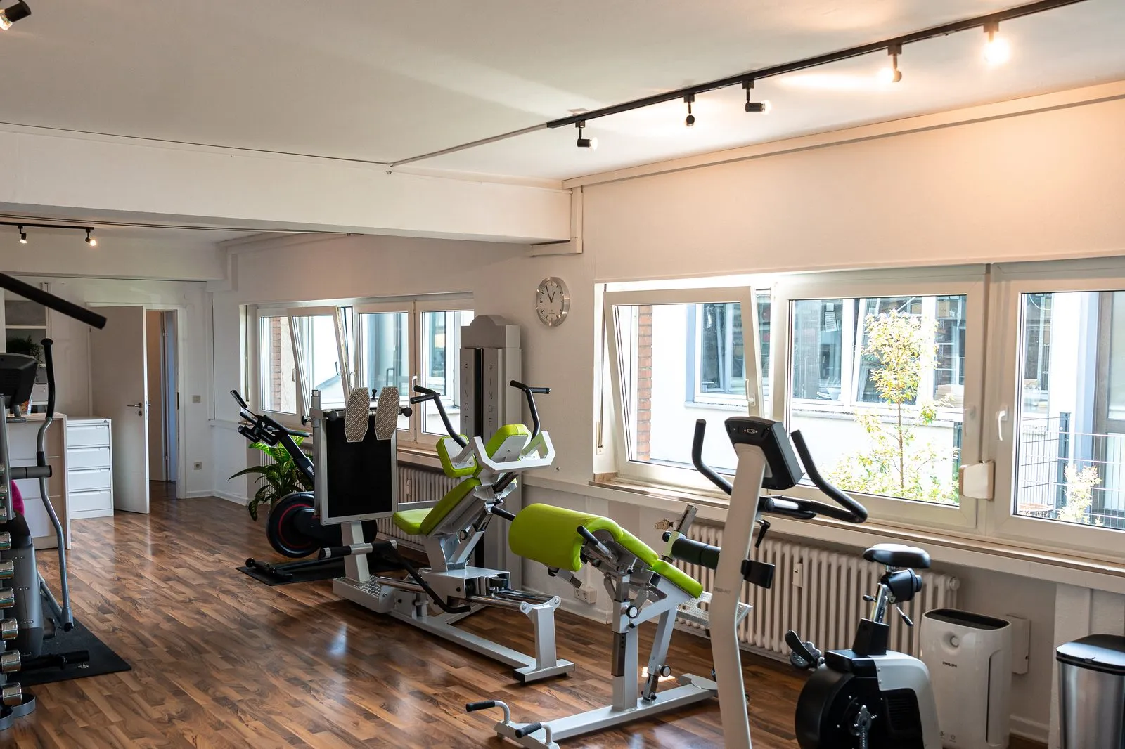 Trainingsgeräte für Rumpf- und Rotationstraining im Trainingszentrum RS Physiotherapie Mettmann