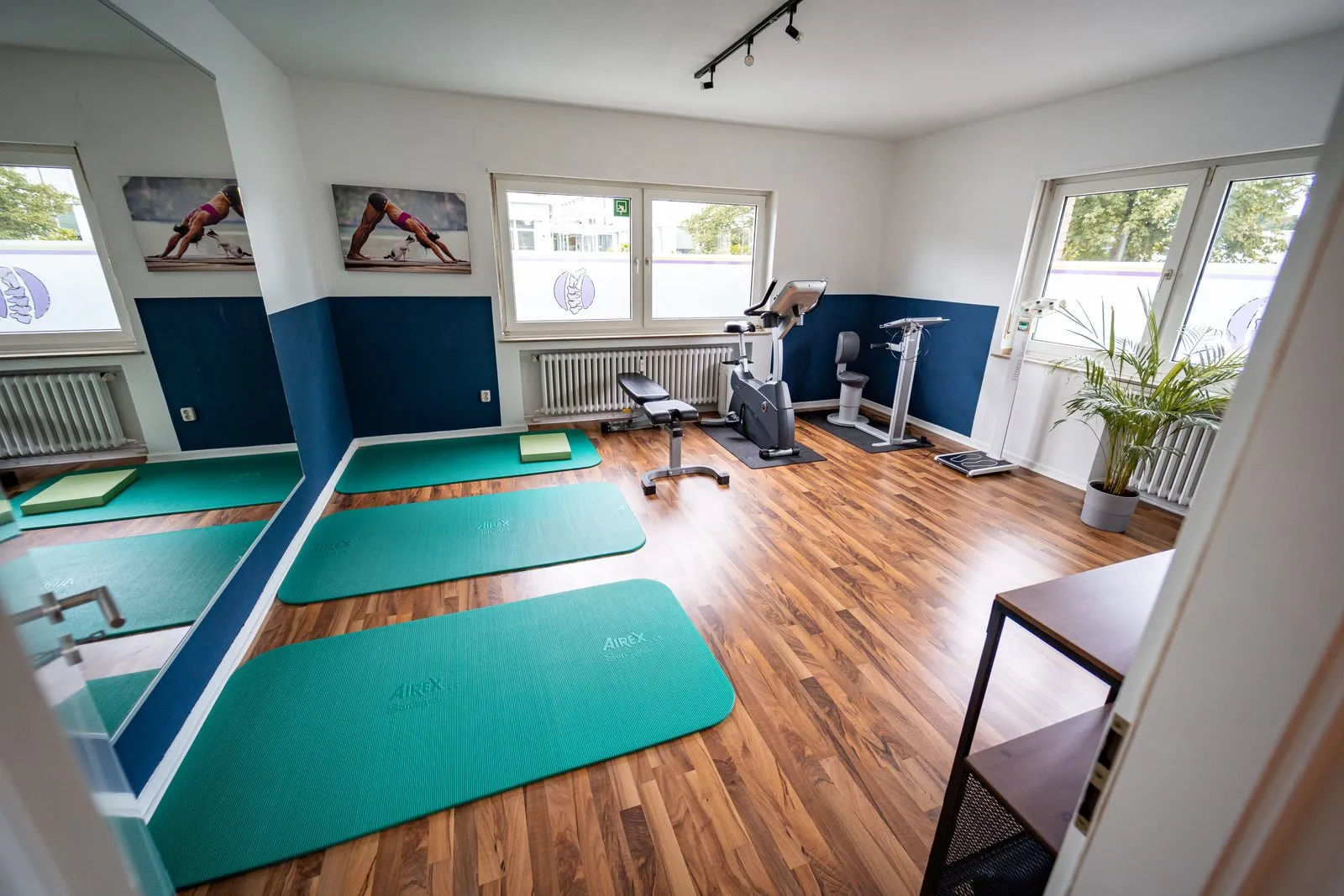 Gymnastikraum mit Matten und Spiegelwand in der Praxis RS Physiotherapie Mettmann