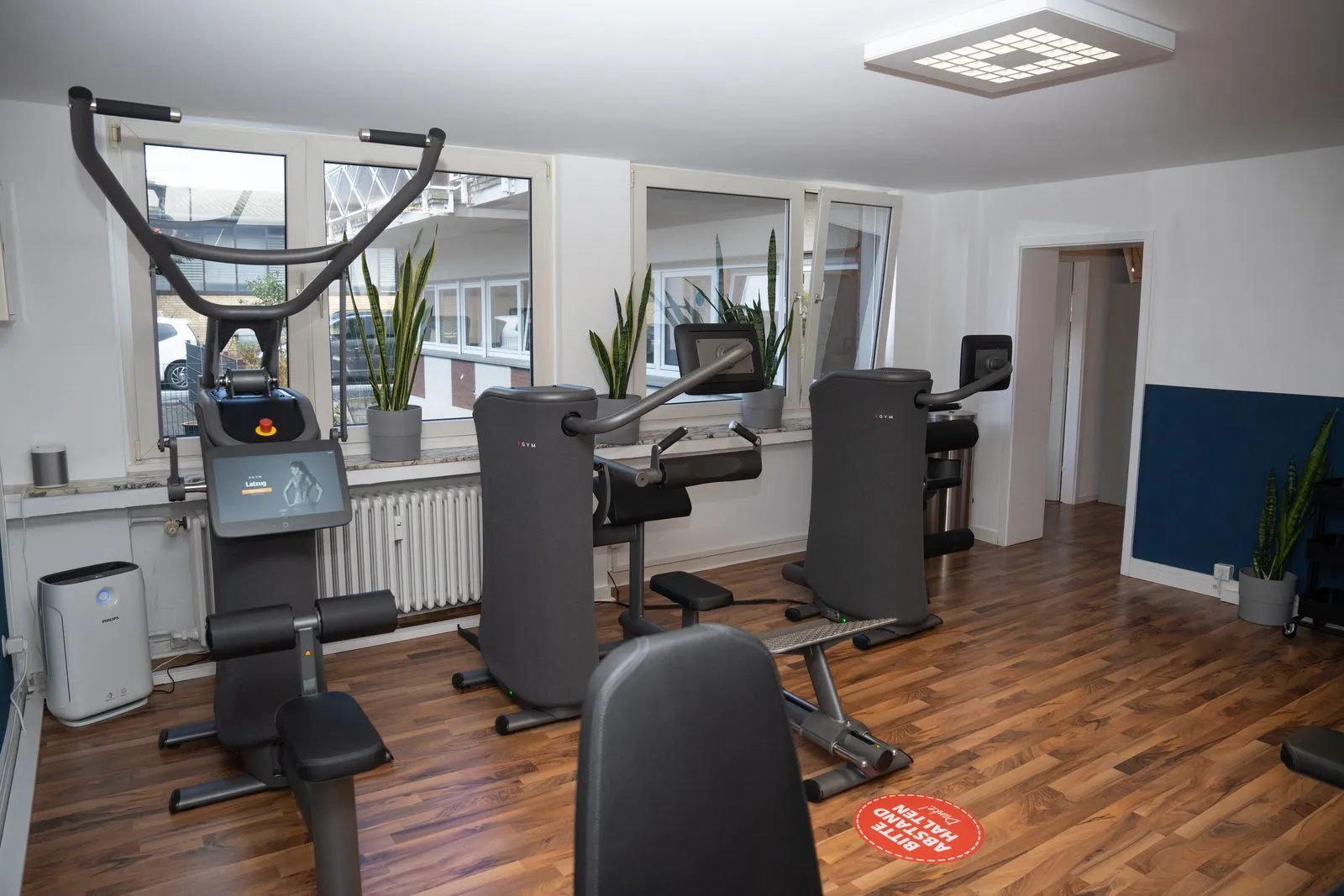 EGYM-Zirkel für betreutes Personal Training im Trainingszentrum RS Physiotherapie Mettmann